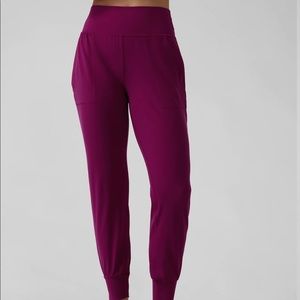 Athleta salutation joggers fuchsia large